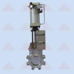 Moving sealing knife gate valve